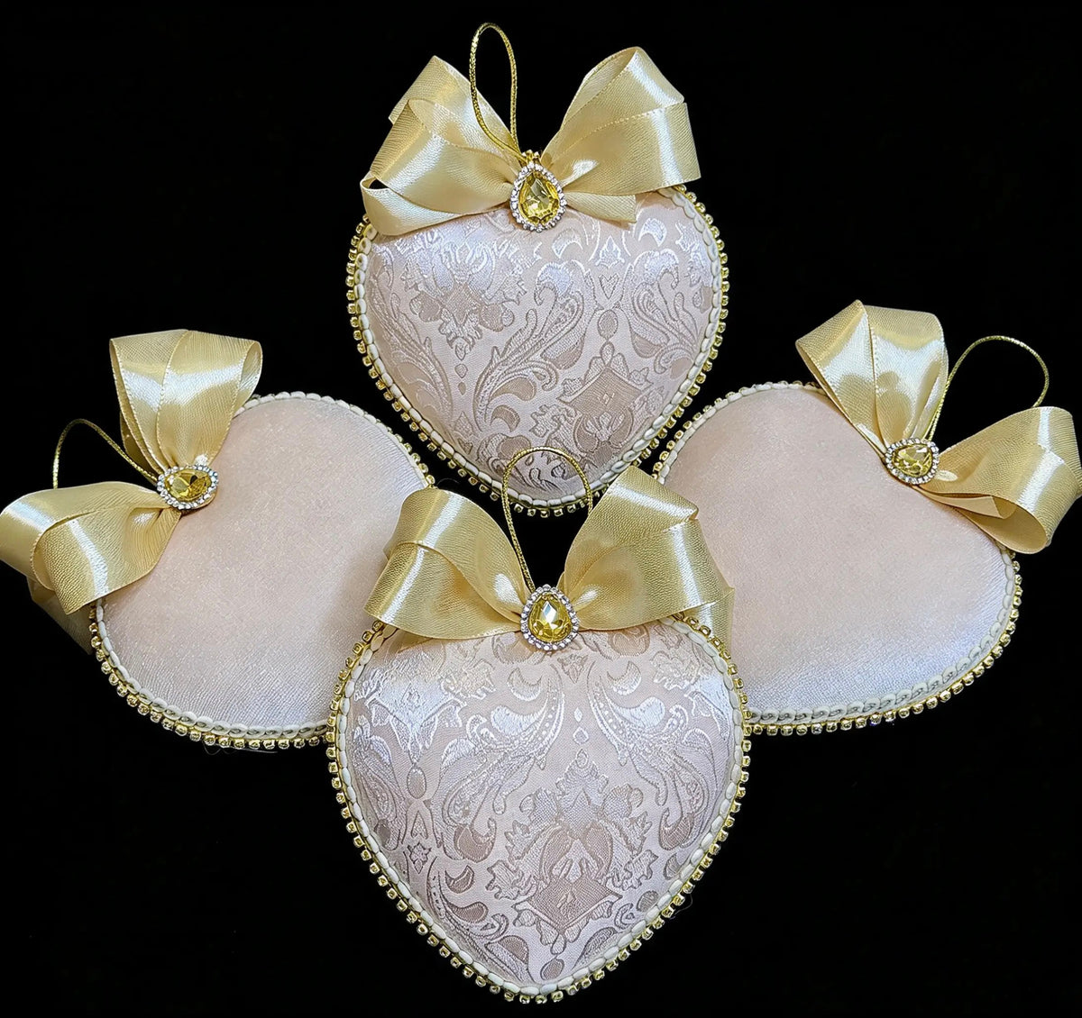 Set 4 ornamente brad (inima bej )