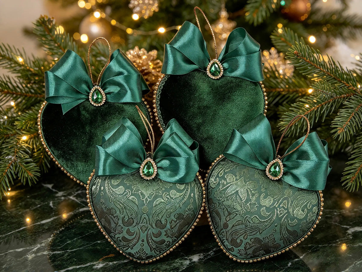 Set 4 ornamente brad ( inima verde )