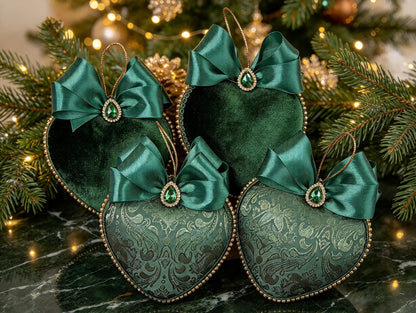 Set 4 ornamente brad ( inima verde )