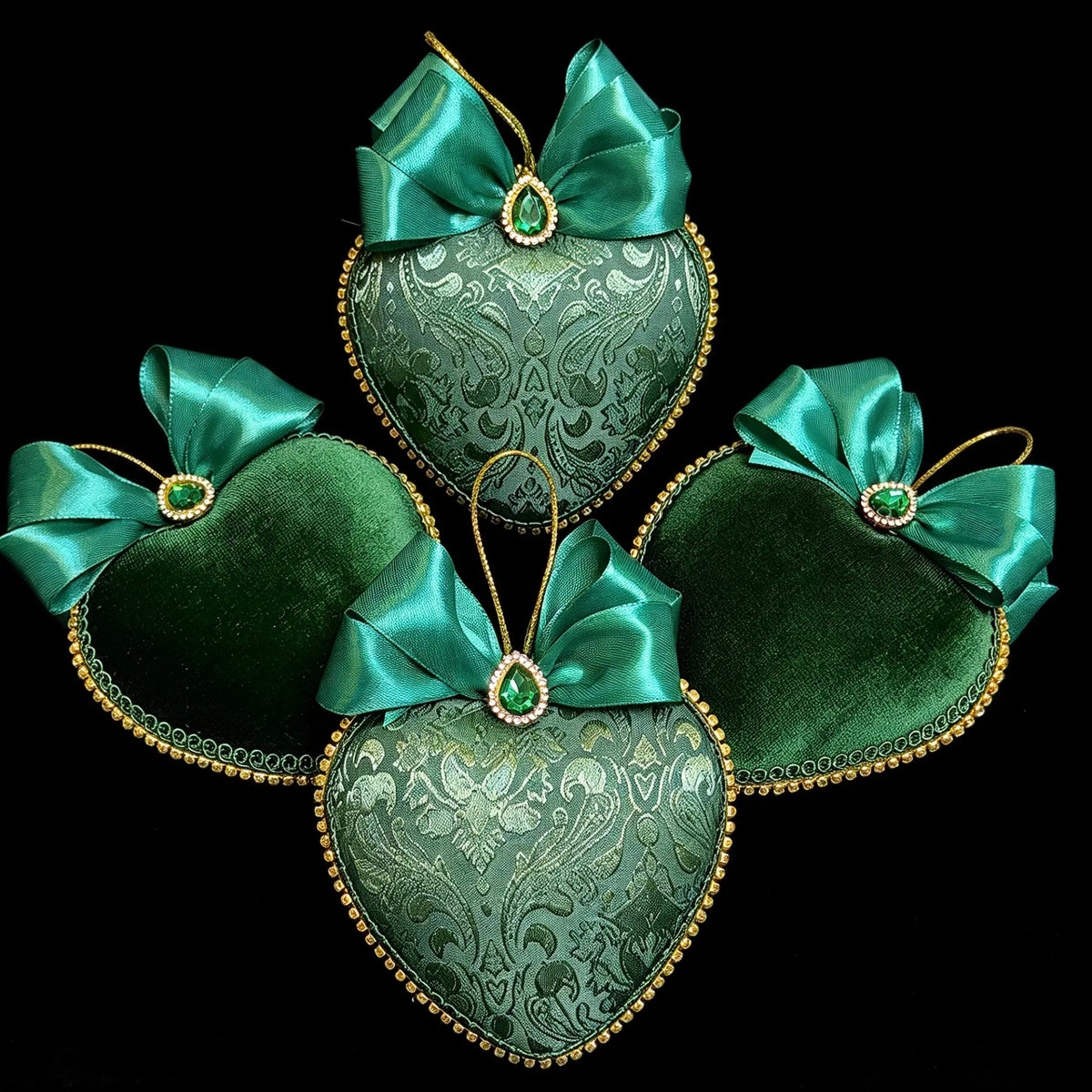 Set 4 ornamente brad ( inima verde )